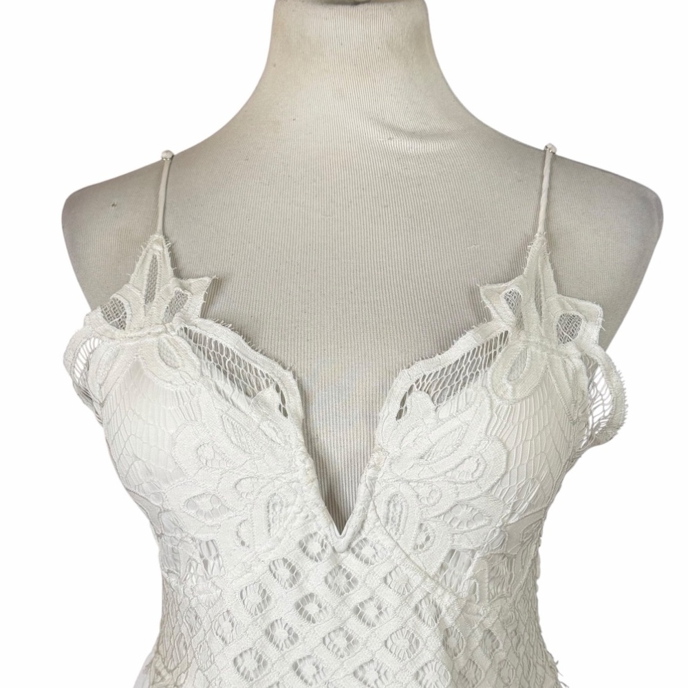 10/$25🦋 Faded Rose White Lace Crochet V-Neck Babydoll Mini Dress - Size Large - Picture 3 of 15